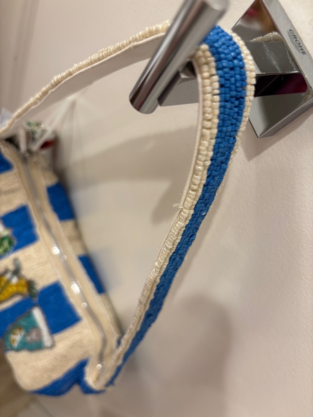 NWT Beaded Blue & Cream Striped Cocktail Motif Shoulder Bag w/ charm/Keychain - Picture 4 of 8